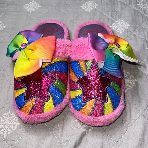 Girls Slippers size 2/3 - Picture 1 of 4